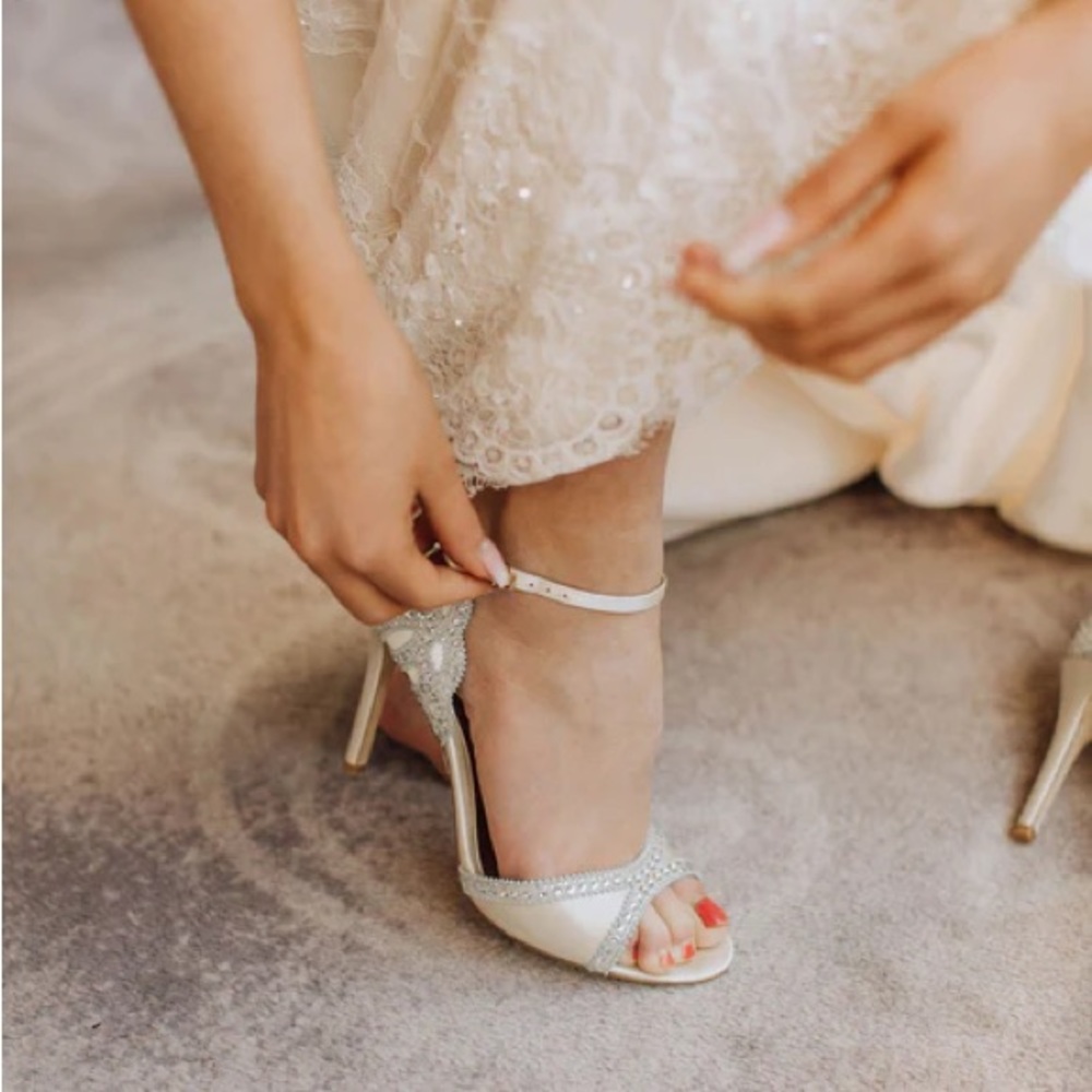 Badgley Mischka Roxy Ankle Strap Evening Shoes IVORY